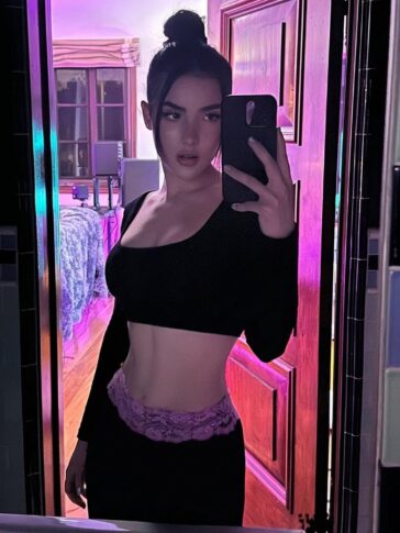 andrea botez sexy outfit mirror selfies set leaked ggrnhr 364x485 1