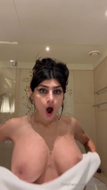 mia khalifa nude teethbrushing onlyfans video leaked axoucr 364x647 1 1