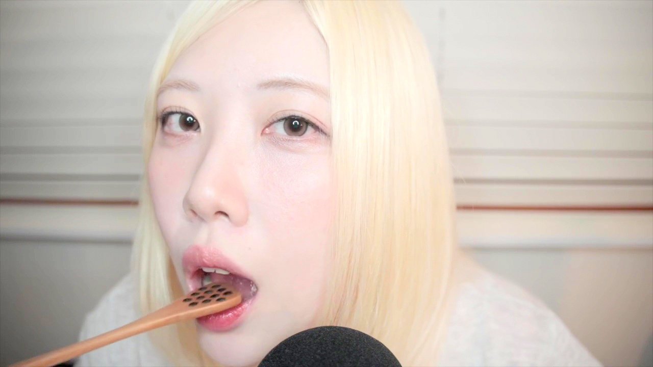 dooboo asmr mouth sounds and tingles patreon video 4